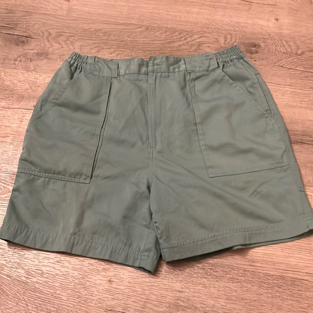Windham Point green shorts w/front and back pockets.